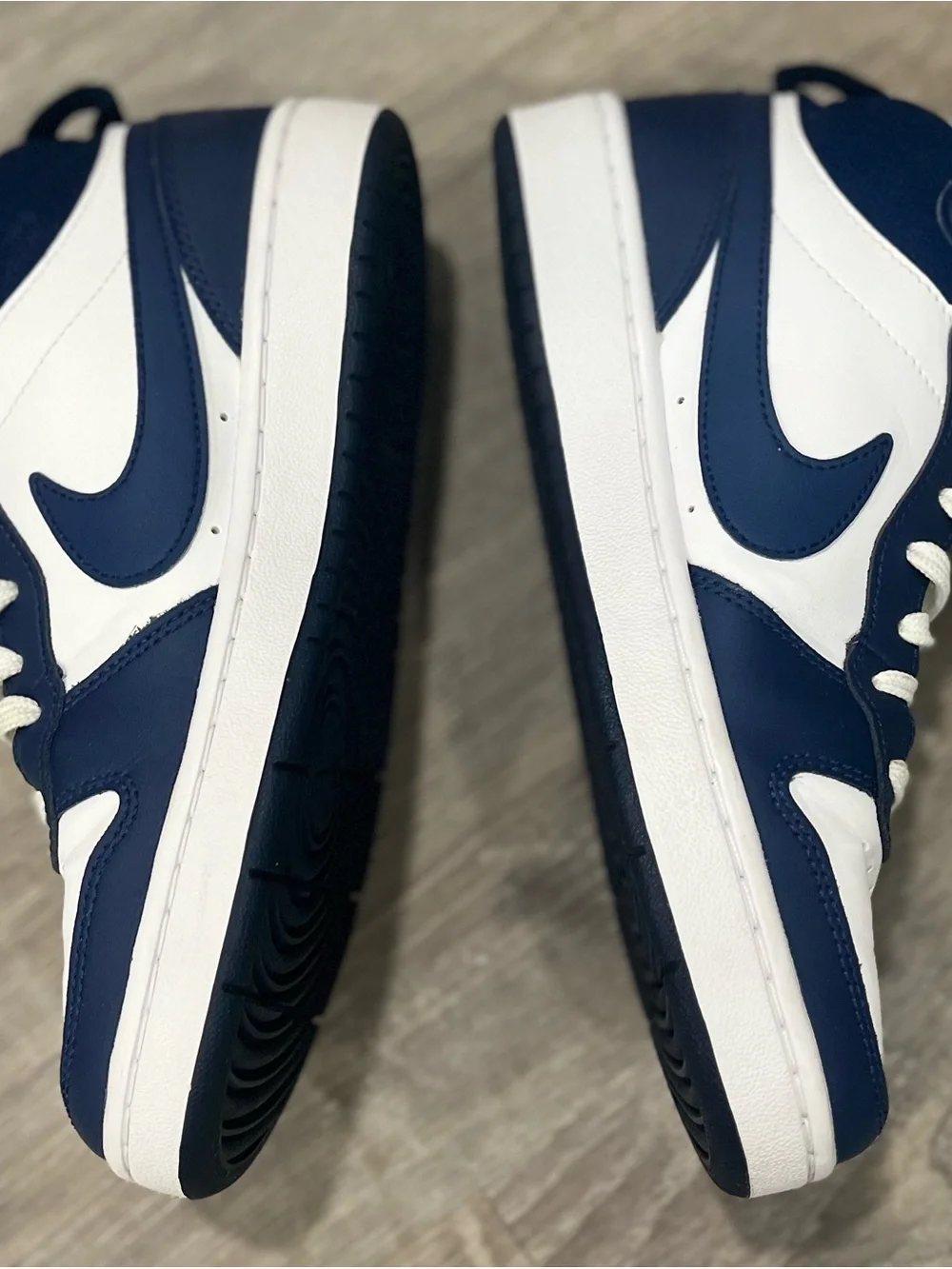 Nike court borough mid 2 sneakers size 5.5 youth